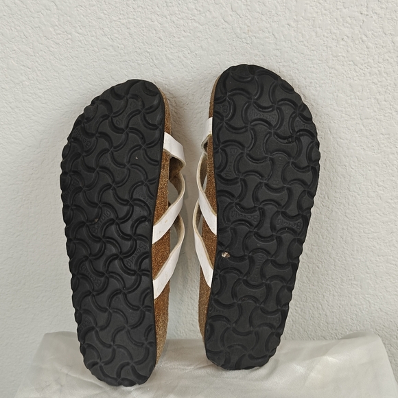 Betula by Birkenstock Soft Footbed Sandal Size 39 / US 8N White Patent Leather - Picture 11 of 11